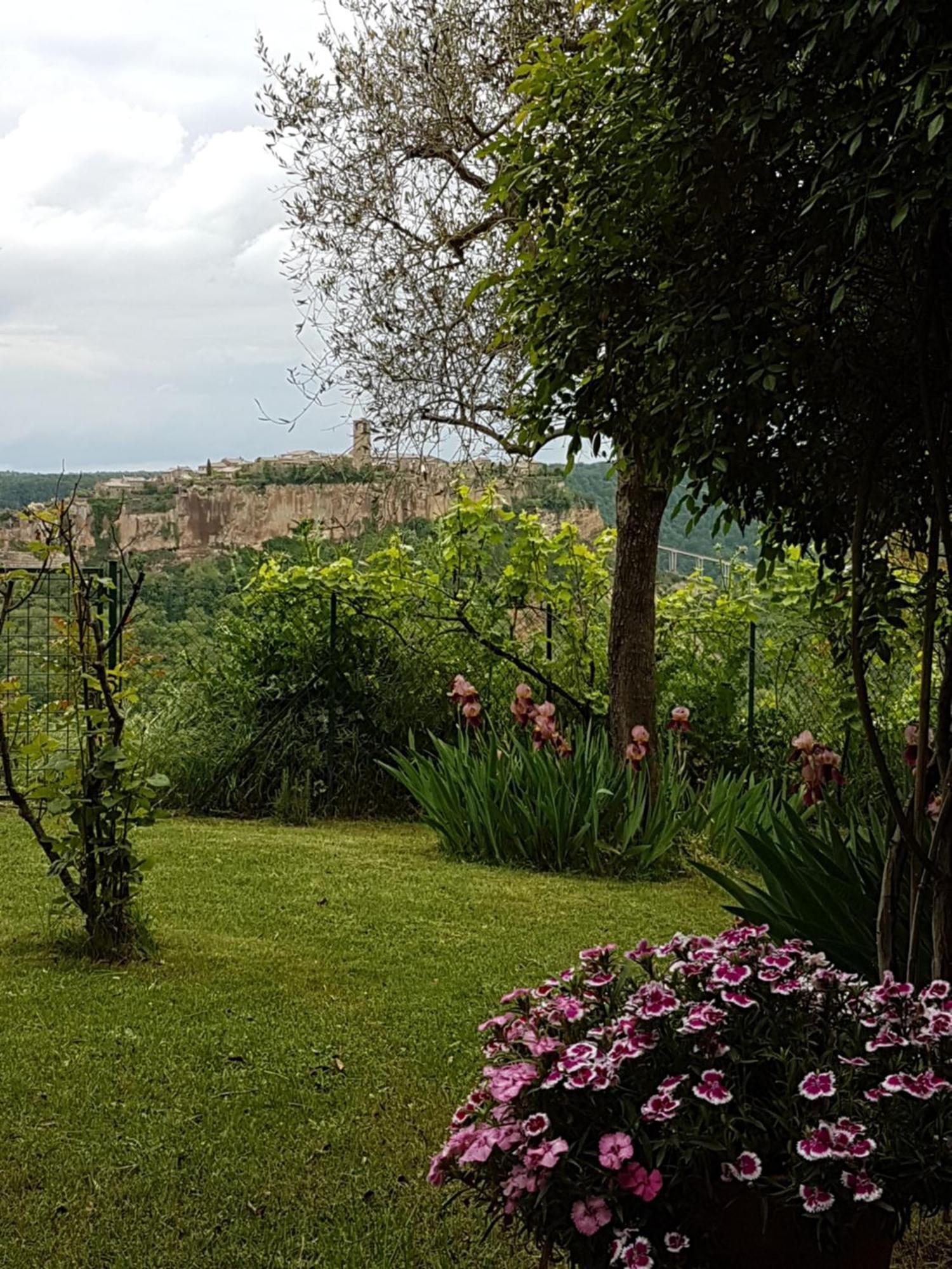 Casa Con Vista Mozzafiato Su Civita Di Bagnoregio Villa Lubriano Exterior photo